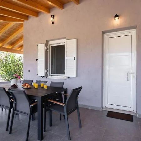 Santa Marina House Hétvégi ház *